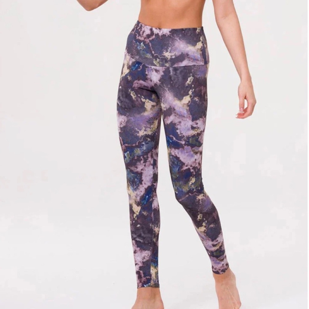 ONZIE High Rise Leggings in Purple Marble Size‎ Small